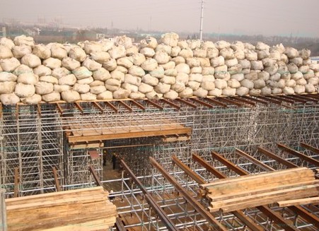 【碗扣式鋼管腳手架】接頭具有可靠的抗彎、抗剪、抗扭力學(xué)性能